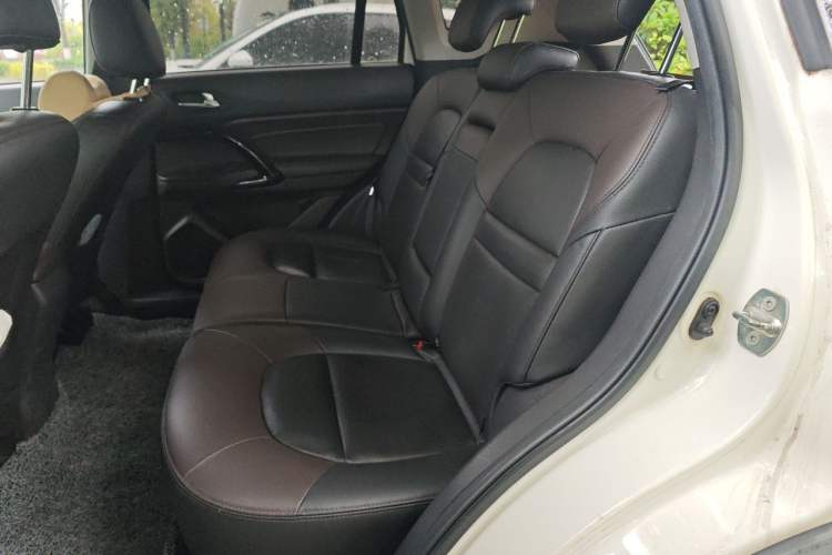 Used GAC Trumpchi GS4 2015 200T G-DCT Luxury Edition Interior 4