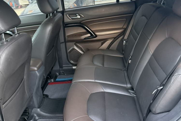 Used GAC Trumpchi GS4 2015 200T Manual Elite Edition Interior 7