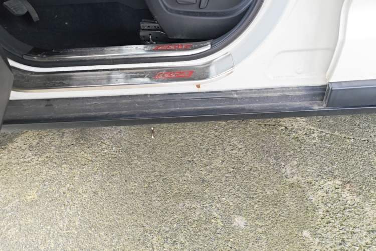 Used GAC Trumpchi GS4 2015 200T G-DCT Prestige Edition Left Side Sill
