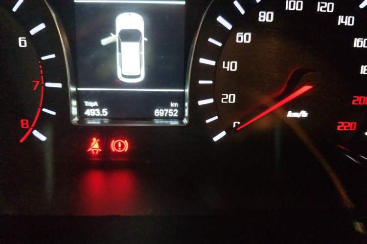 Used GAC Trumpchi GS4 2015 200T Manual Elite Edition Odometer Close Up