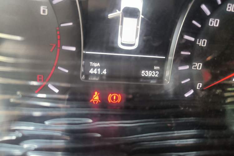 Used GAC Trumpchi GS4 2015 200T Manual Elite Edition Odometer Close Up