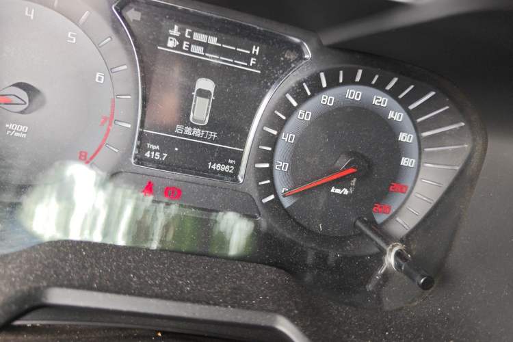 Used GAC Trumpchi GS4 2015 200T Manual Elite Edition Odometer Close Up