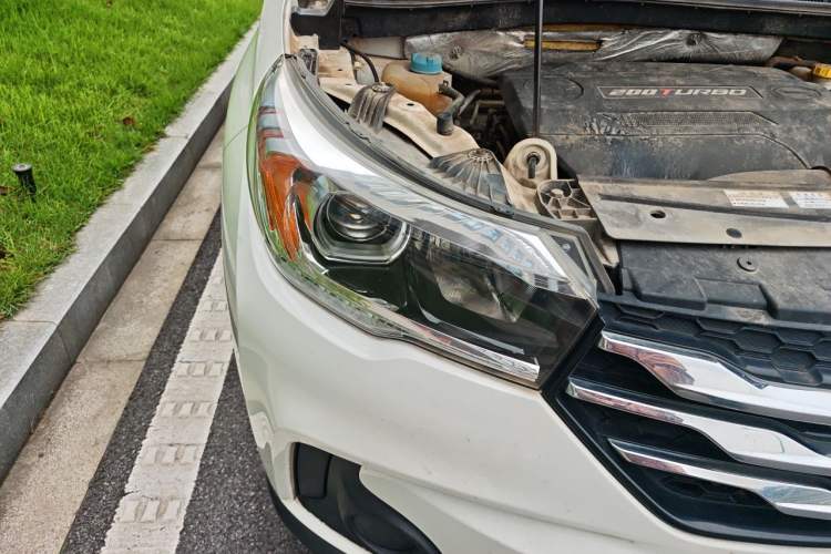 Used GAC Trumpchi GS4 2015 200T Manual Comfort Edition Right Front Headlight