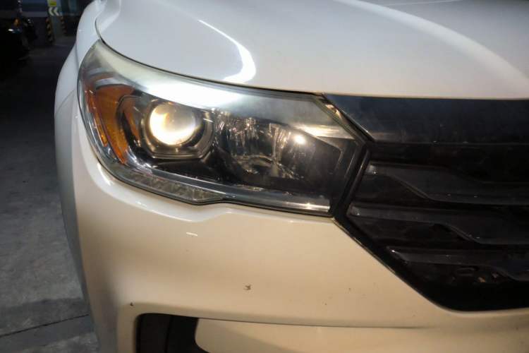 Used GAC Trumpchi GS4 2015 200T Manual Elite Edition Right Front Headlight