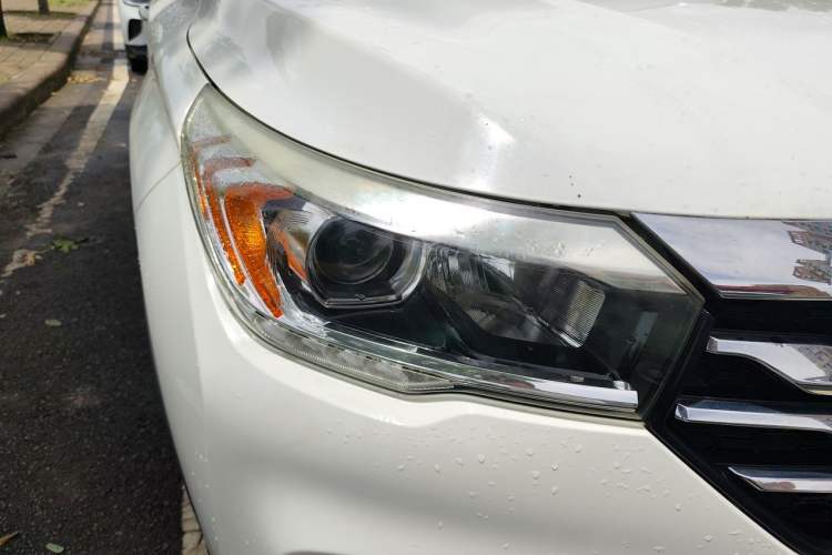 Used GAC Trumpchi GS4 2015 200T Manual Luxury Edition Right Front Headlight