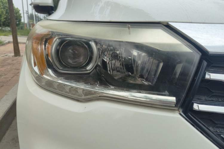 Used GAC Trumpchi GS4 2015 200T Manual Luxury Edition Right Front Headlight