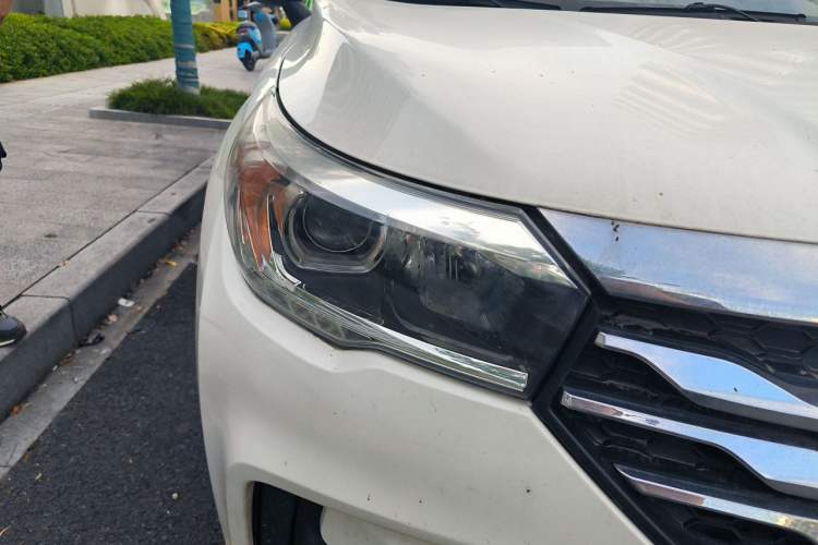Used GAC Trumpchi GS4 2015 200T Manual Elite Edition Right Front Headlight