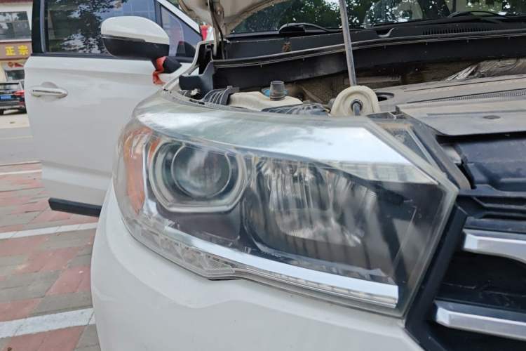 Used GAC Trumpchi GS4 2015 200T G-DCT Elite Edition Right Front Headlight