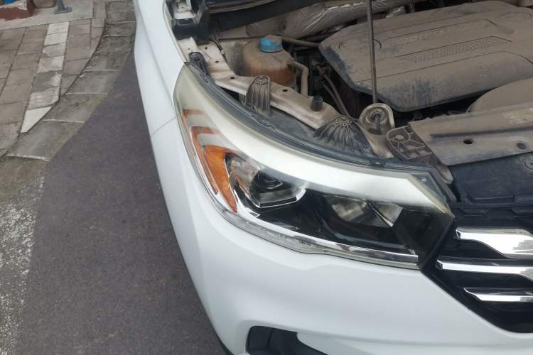 Used GAC Trumpchi GS4 2015 200T Manual Elite Edition Right Front Headlight