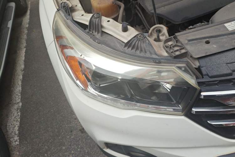 Used GAC Trumpchi GS4 2015 200T Manual Elite Edition Right Front Headlight
