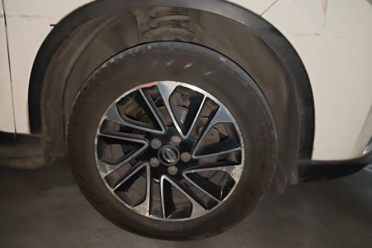 Used GAC Trumpchi GS4 2015 200T Manual Luxury Edition Right Front Wheel Hub