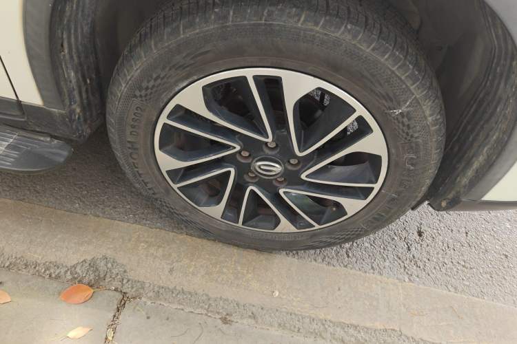Used GAC Trumpchi GS4 2015 200T Manual Elite Edition Right Front Wheel Hub
