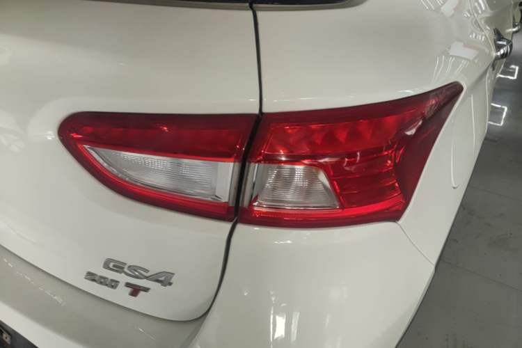Used GAC Trumpchi GS4 2015 200T G-DCT Elite Edition Right Rear Taillight