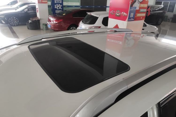 Used GAC Trumpchi GS4 2015 200T Manual Elite Edition Roof