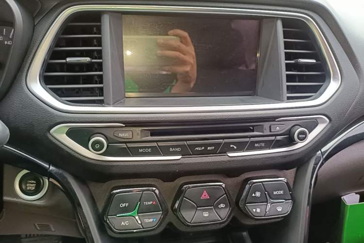 Used GAC Trumpchi GS4 2015 200T G-DCT Elite Edition Audio And AC Panel