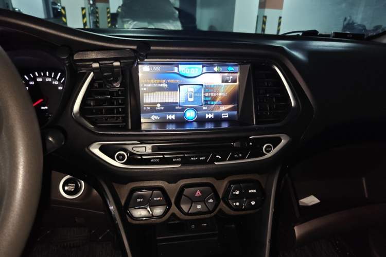 Used GAC Trumpchi GS4 2015 200T G-DCT Elite Edition Audio And AC Panel