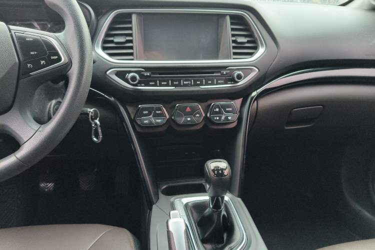 Used GAC Trumpchi GS4 2015 200T Manual Elite Edition Audio And AC Panel