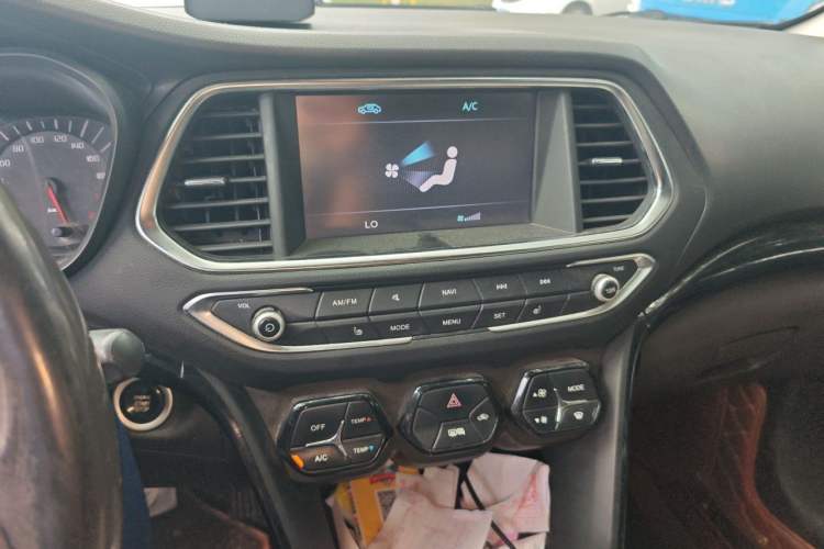 Used GAC Trumpchi GS4 2015 200T G-DCT Luxury Edition Audio And AC Panel