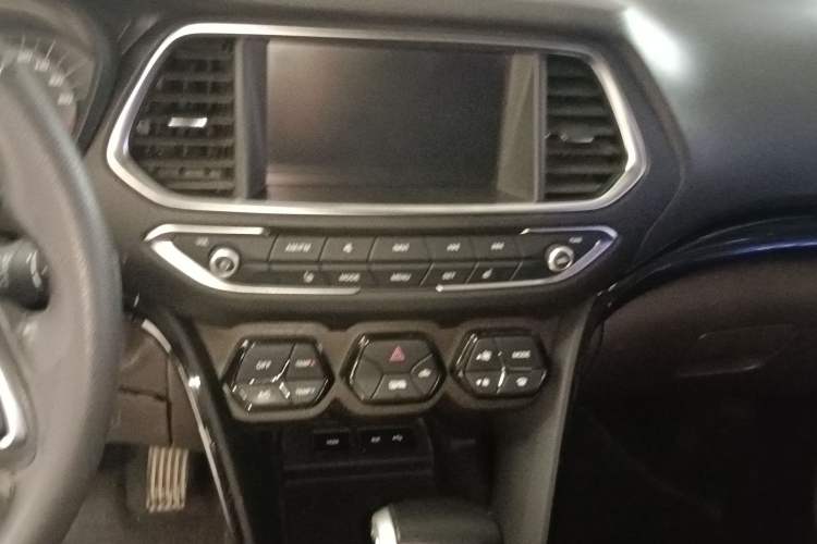 Used GAC Trumpchi GS4 2015 200T G-DCT Luxury Edition Audio And AC Panel
