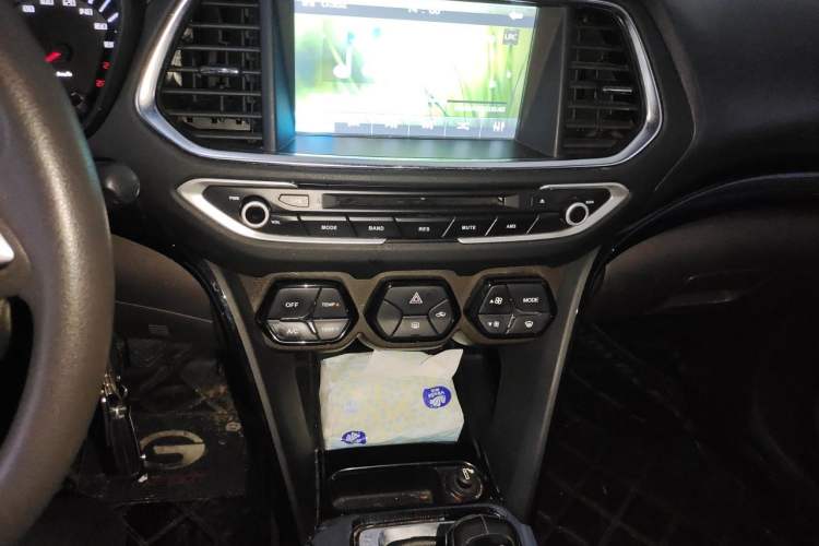 Used GAC Trumpchi GS4 2015 200T Manual Elite Edition Audio And AC Panel