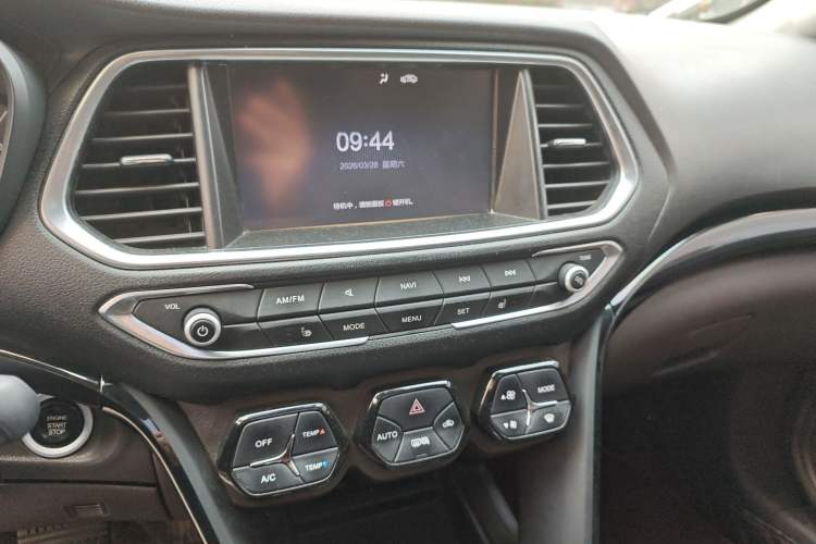 Used GAC Trumpchi GS4 2015 200T G-DCT Prestige Edition Audio And AC Panel
