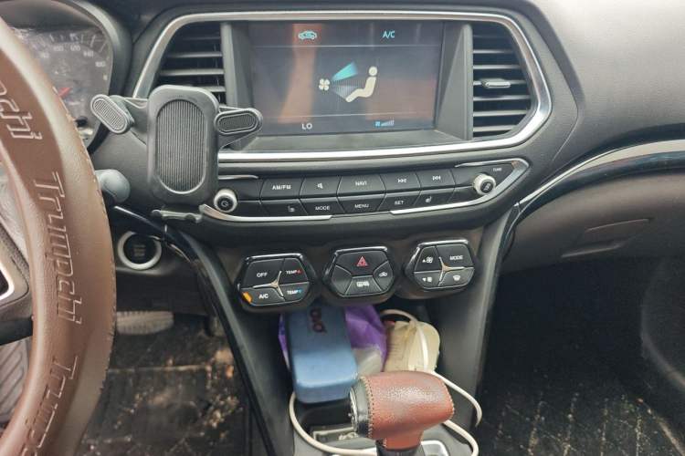 Used GAC Trumpchi GS4 2015 200T G-DCT Luxury Edition Audio And AC Panel
