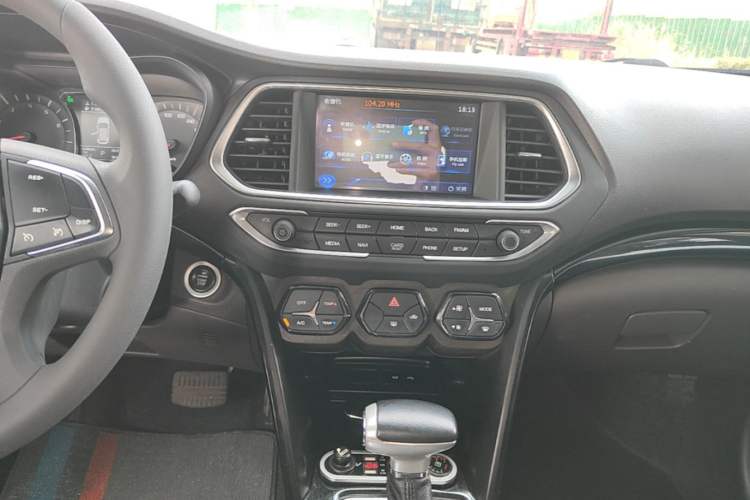 Used GAC Trumpchi GS4 2015 200T G-DCT Elite Edition Audio And AC Panel