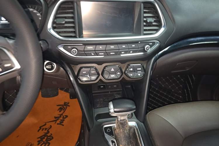 Used GAC Trumpchi GS4 2015 200T G-DCT Luxury Edition Audio And AC Panel