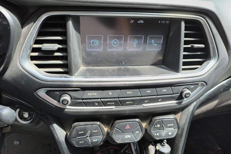 Used GAC Trumpchi GS4 2015 200T G-DCT Luxury Edition Audio And AC Panel