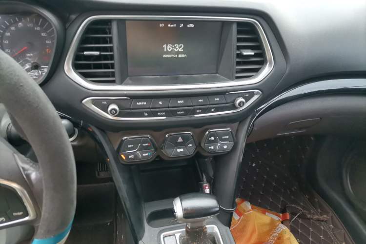 Used GAC Trumpchi GS4 2015 200T G-DCT Elite Edition Audio And AC Panel