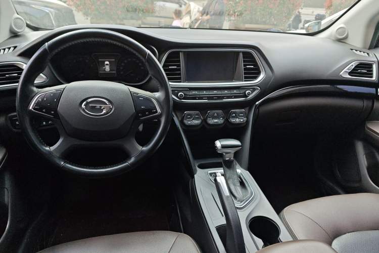 Used GAC Trumpchi GS4 2015 200T G-DCT Prestige Edition Center Console
