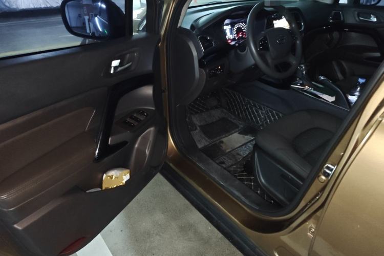 Used GAC Trumpchi GS4 2015 200T G-DCT Elite Edition Driver Seat