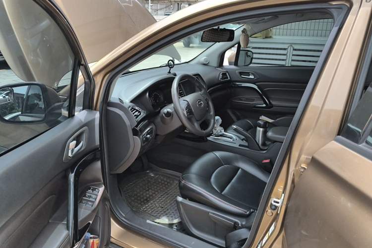Used GAC Trumpchi GS4 2015 200T G-DCT Elite Edition Driver Seat