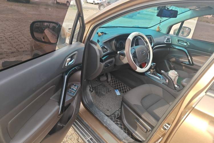 Used GAC Trumpchi GS4 2015 200T G-DCT Elite Edition Driver Seat