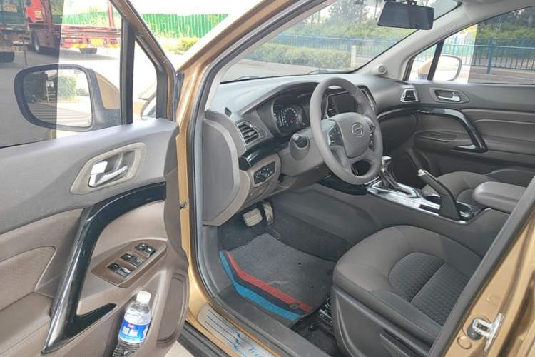 Used GAC Trumpchi GS4 2015 200T G-DCT Elite Edition Driver Seat