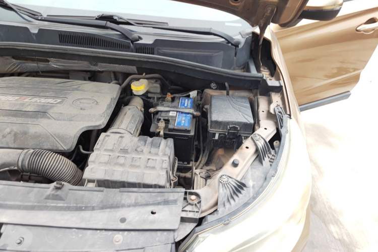 Used GAC Trumpchi GS4 2015 200T Manual Elite Edition Engine Bay Left