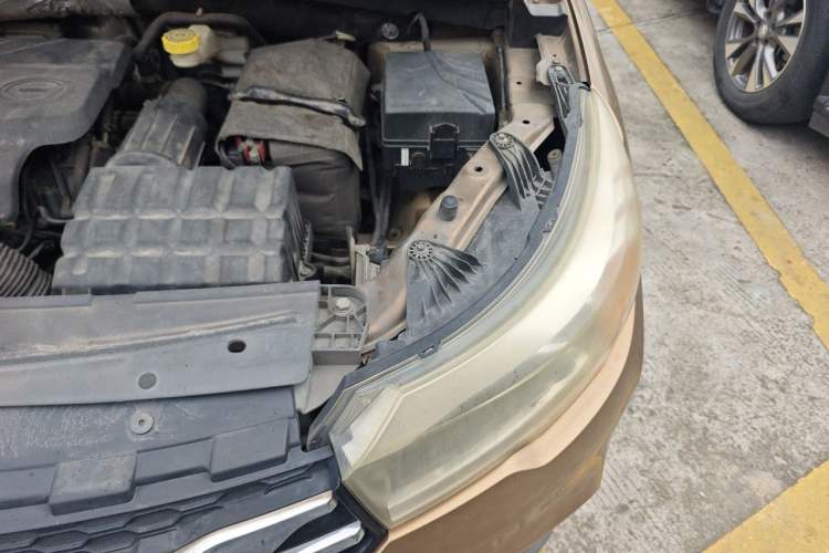 Used GAC Trumpchi GS4 2015 200T G-DCT Luxury Edition Engine Bay Left