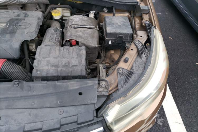 Used GAC Trumpchi GS4 2015 200T G-DCT Elite Edition Engine Bay Left