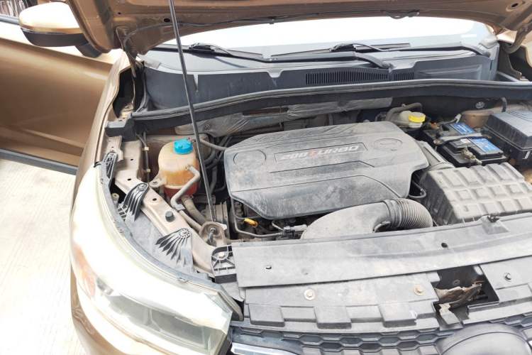 Used GAC Trumpchi GS4 2015 200T Manual Elite Edition Engine Bay Right