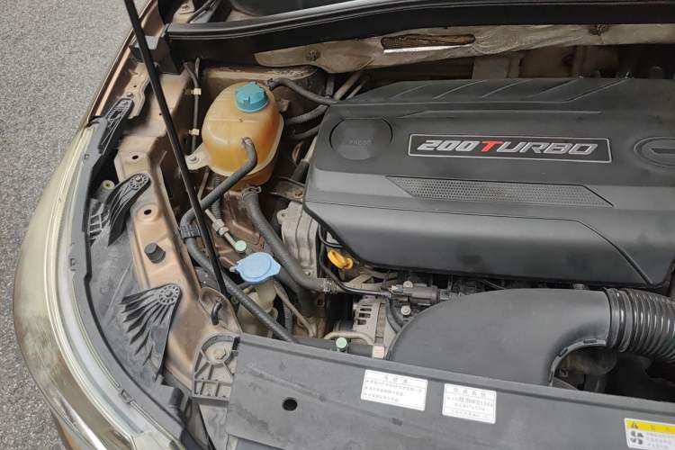 Used GAC Trumpchi GS4 2015 200T Manual Elite Edition Engine Bay Right