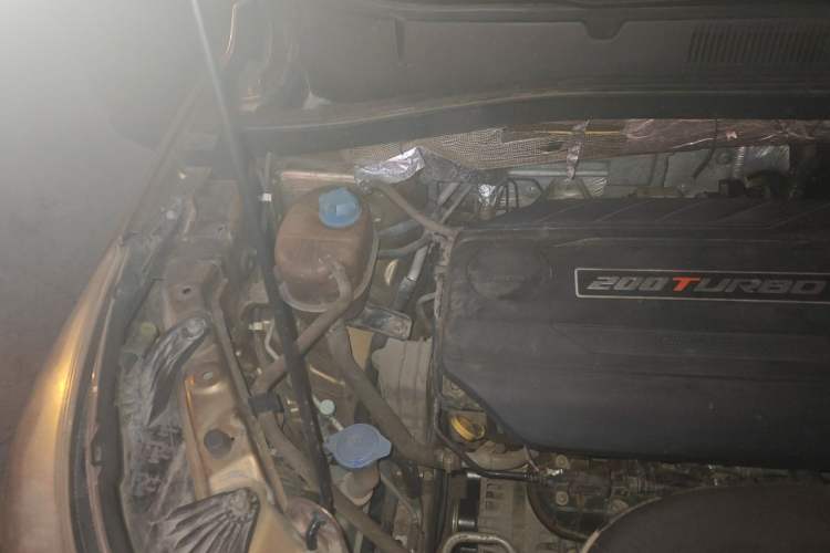Used GAC Trumpchi GS4 2015 200T G-DCT Luxury Edition Engine Bay Right