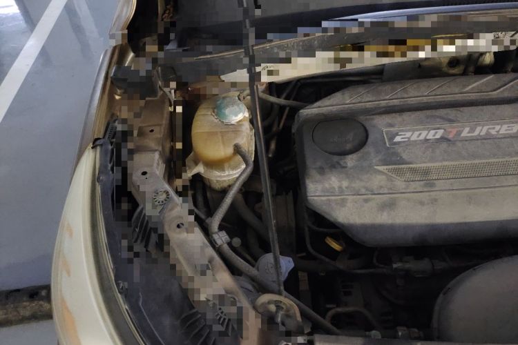 Used GAC Trumpchi GS4 2015 200T Manual Elite Edition Engine Bay Right