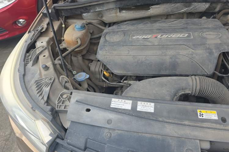 Used GAC Trumpchi GS4 2015 200T Manual Luxury Edition Engine Bay Right