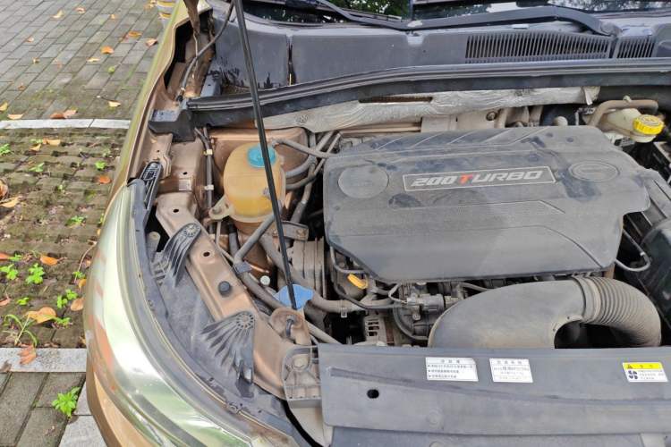 Used GAC Trumpchi GS4 2015 200T Manual Elite Edition Engine Bay Right