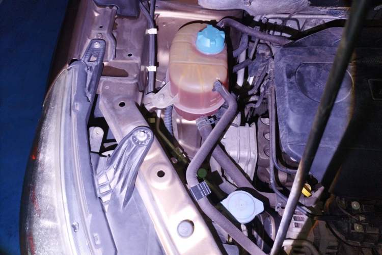 Used GAC Trumpchi GS4 2015 200T Manual Luxury Edition Engine Bay Right
