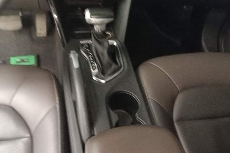 Used GAC Trumpchi GS4 2015 200T G-DCT Luxury Edition Gear Lever