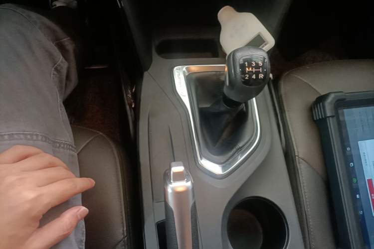 Used GAC Trumpchi GS4 2015 200T Manual Luxury Edition Gear Lever