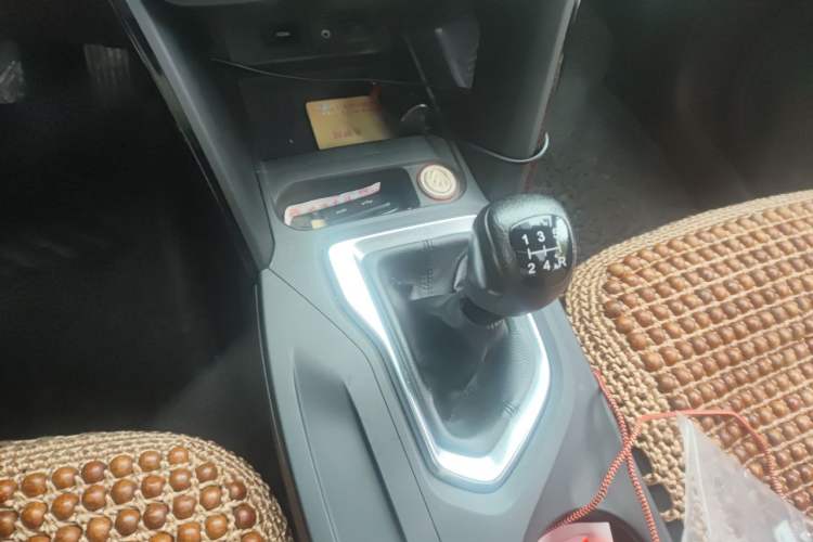 Used GAC Trumpchi GS4 2015 200T Manual Luxury Edition Gear Lever