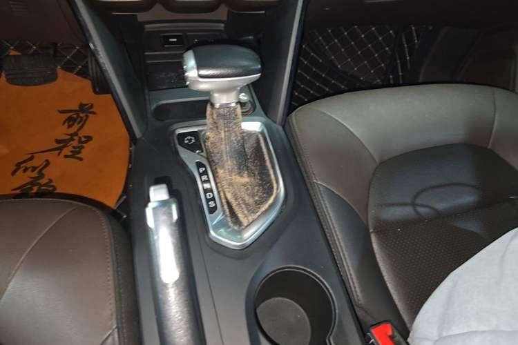 Used GAC Trumpchi GS4 2015 200T G-DCT Luxury Edition Gear Lever
