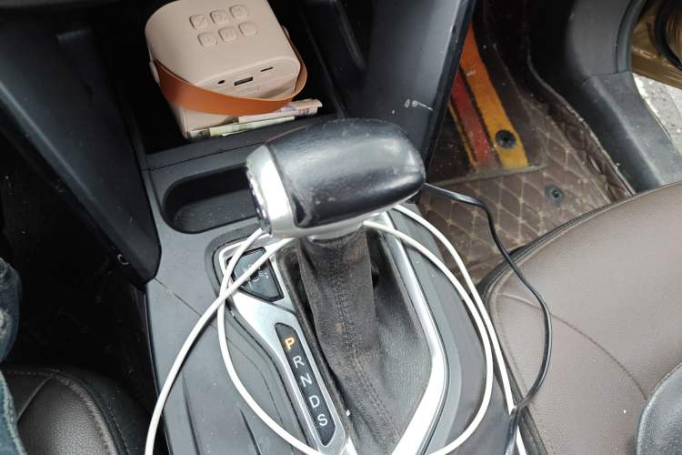 Used GAC Trumpchi GS4 2015 200T G-DCT Luxury Edition Gear Lever